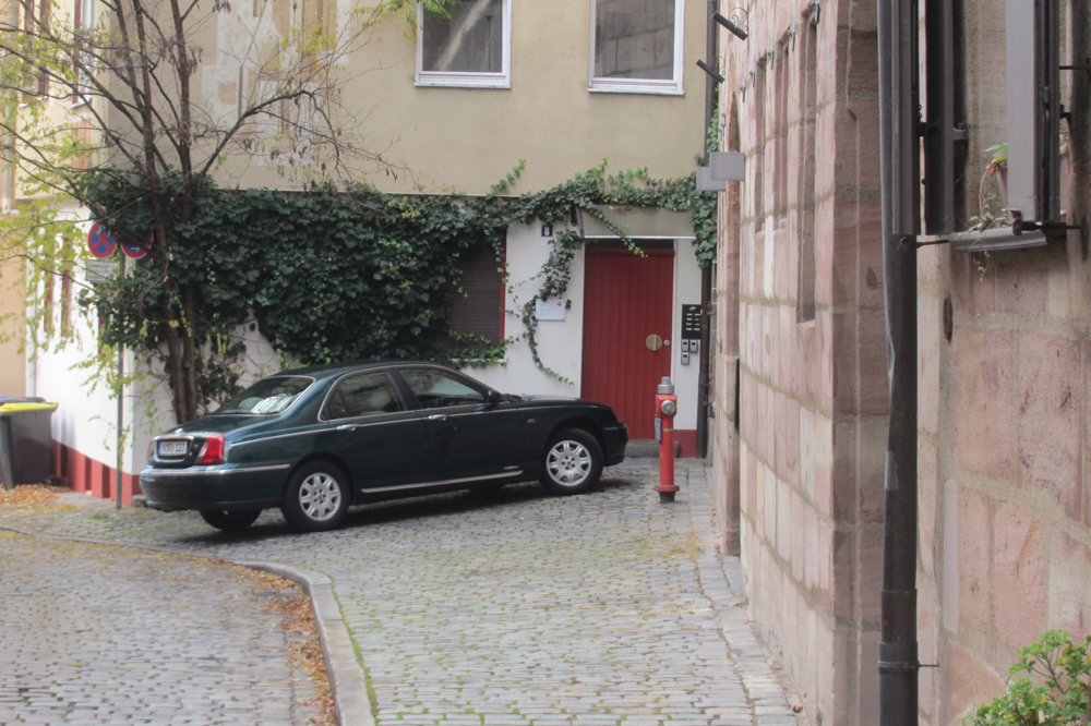 Rover 75 vor Praxis Gach